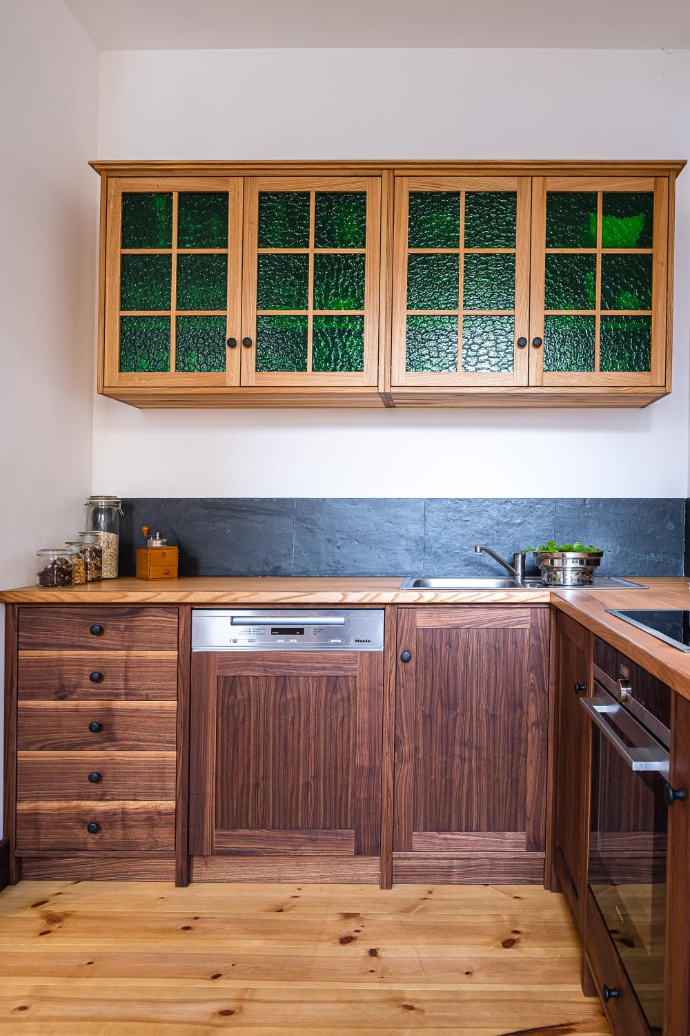 Nussbaum-Rüster Küche