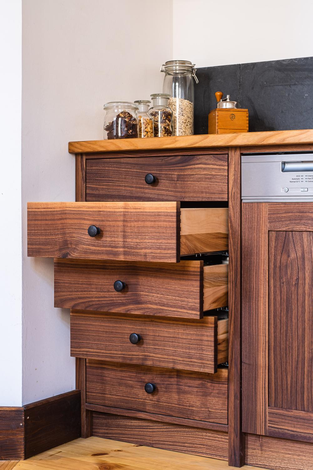 Nussbaum-Rüster Küche