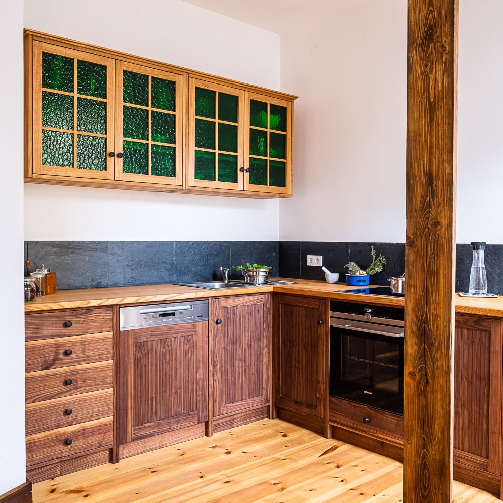 Nussbaum-Rüster Küche