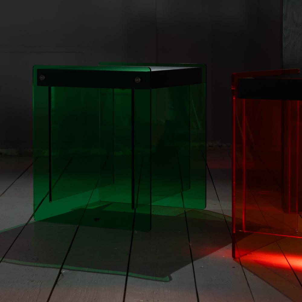 Große Tafel und Hocker